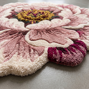 Tapis décoratif rose en forme de fleur, motif pivoine sculptée, texture pétales superposés, 100% laine de Nouvelle-Zélande, antidérapant, luxe - Product Image 6