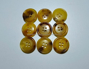 Boutons finis en corne de buffle naturelle, faits à la main, accessoires de vêtements et de mode - Product Image 1