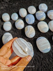 Pierre de méditation ovale en agate bleue naturelle polie, cristal de guérison, pierre de méditation, Reiki, Chakra, vente en gros d'agate - Product Image 6