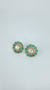Pendientes de Moda Premium con Baño de Rodio, Piedra Verde y Diseño Kundan, Joyería de Lujo para Mujer - Product Image 1