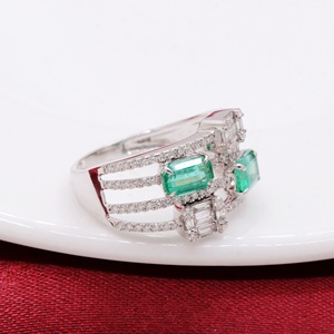 Anillo de Oro Blanco Sólido de 18K con Esmeralda Natural Cuadrada y Diamantes Entrelazados, Joyería Fina, Memoria Jewels, Venta al Por Mayor - Product Image 4