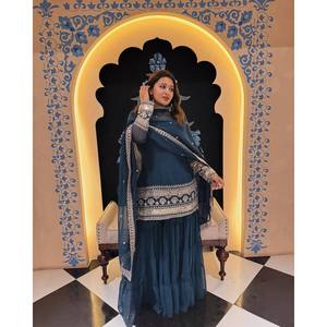 Elegante XL Conjunto de Lentejuelas y Vestido de Novia Bordado Zari para Fiesta de Mujer - Product Image 5