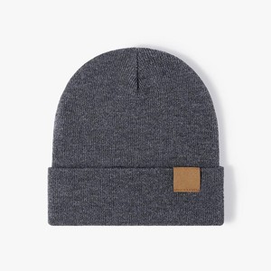 Bonnets d'hiver en tricot personnalisés brodés pour les détaillants américains, bonnets en gros avec marque privée et prix de gros - Product Image 4