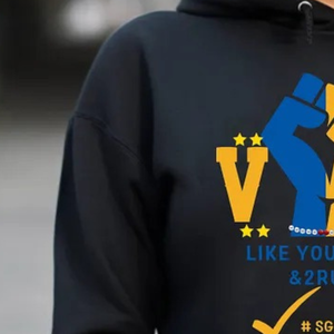 Sudadera con Capucha Personalizada VOTE Negra para Mujer, Sudadera con Capucha Estampada con Gráficos de la Hermandad Griega Sigma Gamma Rho, Sudadera Informal a la Moda - Product Image 3