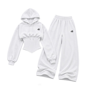 Conjunto de chándal de alta calidad con sudadera corta tipo corsé blanca, bordado personalizado, pantalón de pierna ancha, estilo athleisure, conjunto de descanso de forro polar de alto gramaje. - Product Image 1