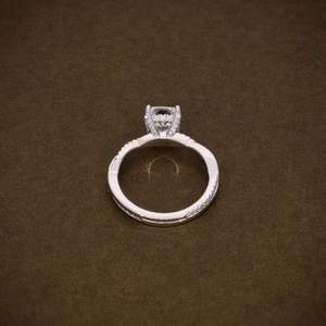 Anillo de compromiso de lujo con diamante cultivado en laboratorio de corte cojín, engaste de halo en forma de vid, color D, claridad VVS2, oro macizo, regalo de promesa - Product Image 5