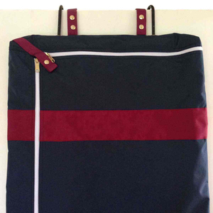 Bolsas organizadoras de aparejos para caballos de calidad estable con compartimentos protectores, construcción duradera y diseño de fácil transporte. - Product Image 5