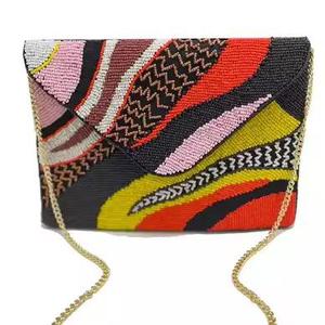 Bolso de mano artesanal de cuentas de vidrio con bordado abstracto colorido, forma rectangular, para fiestas. - Product Image 1