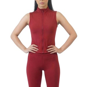 Conjunto Deportivo Rojo sin Mangas de Alta Calidad, Top con Cierre y Leggings Elásticos, Conjunto de Dos Piezas para Fitness - Product Image 5