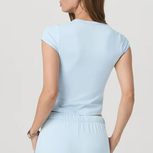 Camiseta de cuello redondo para mujer, corte ajustado, estilo urbano moderno, ropa de verano, informal, para exteriores, colección de verano, color liso - Product Image 6