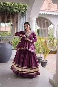 Lehenga Choli de Algodón Kora de Calidad de Exportación con Detalles en Zari, Trabajo de Espejo Real y Falda de 3.5 Metros - Product Image 5