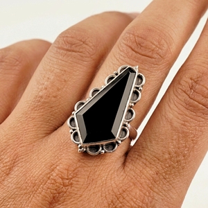 Bague cercueil en onyx noir Jeweltech, argent sterling 925, pierre précieuse naturelle, sertissage clos, faite à la main, style néo-gothique, 8 grammes, bijoux - Product Image 1