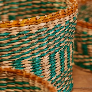 Juego de 3 cestas redondas de seagrass con rayas turquesa, hechas a mano, para almacenamiento, venta al por mayor, ecológicas, hechas en Vietnam. - Product Image 5