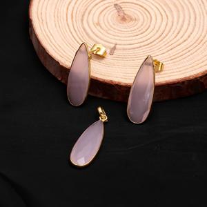 ชุดต่างหูและจี้รูปหยดน้ำสีชมพูอ่อน, เครื่องประดับพลอยเคลือบทอง, เครื่องประดับเพื่อนเจ้าสาวสไตล์มินิมอล, เครื่องประดับสำหรับใส่ทุกวันอย่างสง่างาม - Product Image 4