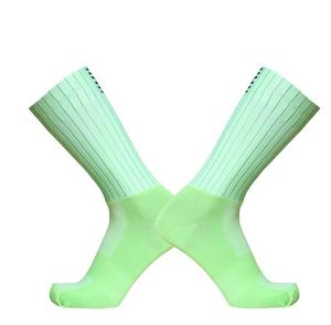 Chaussettes de sport pour hommes en maille unie respirante et écologique, en Spandex et Polyester, pour l'été, couleurs rose, vert, blanc, noir, avec logo sur le revers. - Product Image 5