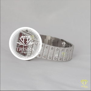 Montre de luxe en moissanite avec cadran carré rouge profond, entièrement sertie de diamants et design haut de gamme - Product Image 3