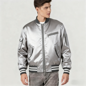 Veste bomber en satin pour homme, vêtement d'extérieur, satin de soie avec poche zippée décorative, veste varsity personnalisée pour homme - Product Image 1