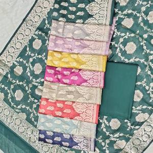 Traje de seda pura Banarasi de 3 piezas - Product Image 1