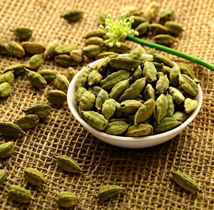 Cardamome Verte Indienne Premium, Grains Entiers 6-7mm, Petite Taille, Naturelle et Aromatique, Épice Entière de Qualité Export, Fournisseur en Gros - Product Image 1