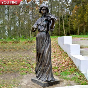 Sculpture de dame en bronze extérieure personnalisée jouant du violon - Product Image 3