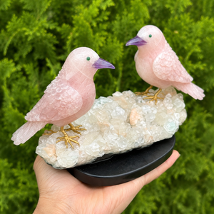 Sculpture d'oiseaux en quartz rose sculptée à la main, apophyllite, stélbite, base en onyx, sculpture en cristal - Product Image 2