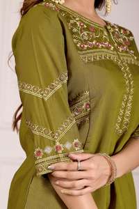 Conjunto Premium de Kurti Anarkali Bordado con Pantalones Plazzo y Dupatta de Diseño - Product Image 3