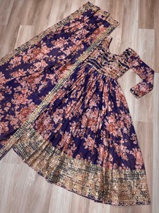Ensemble Anarkali prêt-à-porter en Faux Georgette, séchage rapide, broderie à sequins, imprimé floral bleu, longueur ras du sol, traditionnel pour femme - Product Image 6