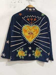 Chaqueta de Terciopelo Suzani Azul Marino Hecha a Mano de Primera Calidad para Mujer, con Bordado de Motivo de Corazón, Estilo Boho Étnico, Proveedor Mayorista - Product Image 2