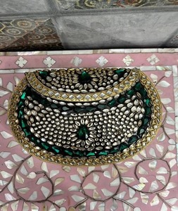 Elegante mini bolso clutch con adornos Kundan, ideal para bodas, bolso de mano metálico, artesanía en metal. - Product Image 2