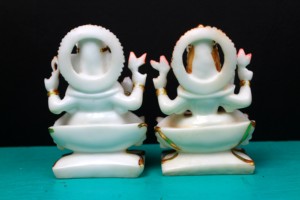 รูปปั้นพระลักษมีพระพิฆเนศทำจากเรซิ่น งานแฮนด์เมด ดีไซน์แบบดั้งเดิม สำหรับโต๊ะบูชา ของตกแต่งทางศาสนา - Product Image 2