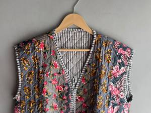 Chaleco Acolchado Floral para Mujer, Cuello en V, Frente Abierto, Bolsillos con Parches, Forro de Algodón Estampado, Relleno de Poliéster, Estilo Otoñal, REGALO - Product Image 2