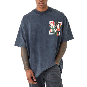 Camiseta de Hombre Estilo Streetwear en Color Liso con Lavado Ácido, Producto de Alta Demanda - Product Image 1