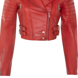 Veste de motard courte en cuir véritable rouge de luxe pour femme, personnalisée par l'université, avec manches matelassées et boucles à la taille - Product Image 5