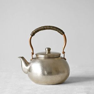 Bouilloire artisanale en cuivre pour cuisinière, finition mate avec poignée en boucle, pot chauffe-eau fait main pour le service du thé et la décoration de cuisine - Product Image 4