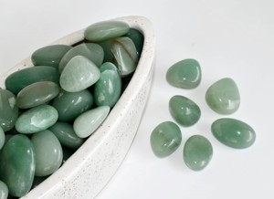 Wholesale Green Aventurine Tumbled Stones Crystal Stone <b>Top</b> Selling For Home Decor Best Design Drawing Room Decor - Product Image 2