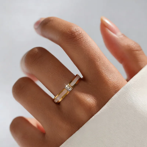 Bague minimaliste géométrique en acier inoxydable avec incrustation en or véritable 18 carats, revêtement PVD, bijoux de mode durables pour femmes - Product Image 1
