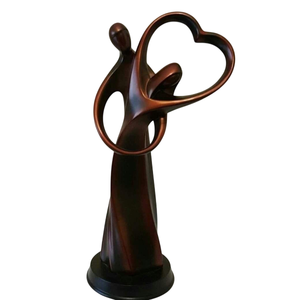 Moderne abstrakte Bronzefigur-Skulptur als Tischdekoration für Wohnzimmer und Büro, Aluminiumskulptur im Angebot. - Product Image 3
