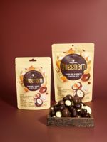 Meilleure Vente Dragées au Chocolat Aromatisées en Gros OEM/ODM HALAL Mélange de Noix d'Amande, de Cajou et de Macadamia enrobées de Chocolat 75G Snacks