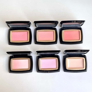 La fábrica ofrece polvos de alta calidad y una amplia gama de colores para rubores femeninos. - Product Image 1