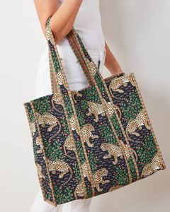 Sac fourre-tout matelassé en coton Kantha jaune moutarde et bleu grenade, idéal pour le rangement, sac à bandoulière de voyage pour femme - Product Image 5