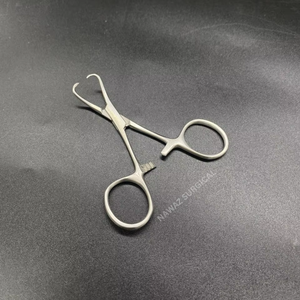 Pince à serviettes Backhaus 8 cm en acier inoxydable, forceps chirurgical pour la fixation des draps et les procédures de chirurgie générale - Product Image 1
