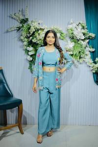 Conjunto de Top y Pantalón de Diseño Moderno para Fiestas/Bodas de Ramdev Trading con Dupatta en Seda Chinon Pura de Secado Rápido para Todas las Temporadas - Product Image 3