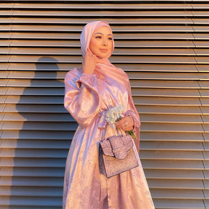 Elegante Abaya de Seda Rosa con Estampado Floral, Manga Larga, Cuello Alto, Corte Holgado, Vestido de Novia para Mujer, Estilo de Oriente Medio - Product Image 2