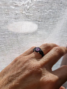 Anillo Minimalista de Macramé Negro con Cuentas de Ojo de Tigre Dorado, Anillo Ajustable Hecho a Mano con Piedras Preciosas Estilo Boho para Mujer - Product Image 3