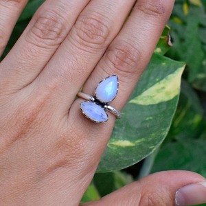 Bague en argent sterling 925 avec deux pierres de lune, sertie clos, cadeau idéal pour fiançailles et anniversaire - Product Image 2