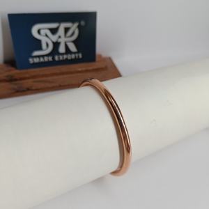 Brazalete Minimalista de Cobre Liso, Artesanía en Metal, Ajustable, Abierto, Acabado Antiguo/Pulido, Tradicional, Hecho a Mano, Ligero, Clásico - Product Image 3