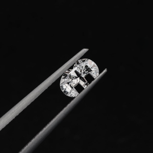 Elegante diamante suelto de 1 quilate con certificación IGI, VVS, cultivado en laboratorio, corte elegante en forma de letra E, para la elaboración de colgantes al precio más bajo. - Product Image 4