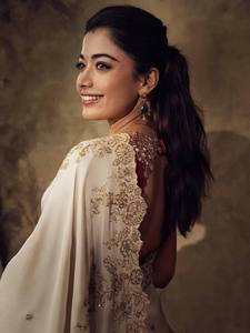 Ensemble de sari en soie blanche de luxe avec broderie Zari dorée et bordure festonnée, idéal pour les mariages indiens et pakistanais, tenue de soirée, style célébrité Bollywood - Product Image 4