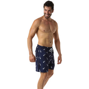Améliorez votre expérience des sports nautiques avec nos maillots de bain pour hommes, coupe compressive, tissu extensible et protection UV pour un confort optimal. - Product Image 1