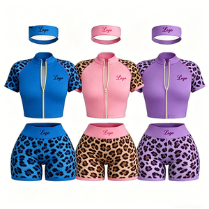 Ensemble de sport 2 pièces imprimé léopard pour femmes, haut à manches courtes avec fermeture éclair et short, vêtements d'entraînement tricotés respirants, printemps-été - Product Image 2